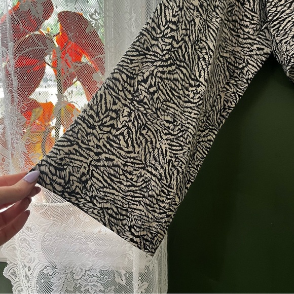 Dynamite Black and White Crop Blouse with Sailor Collar - Picture 3 of 6